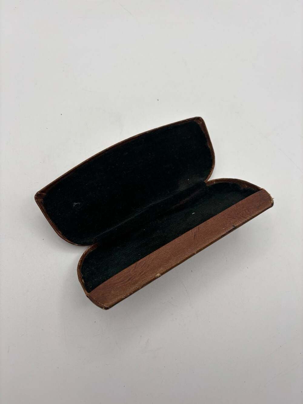 Vintage Brown Faux Leather Clamshell Hard Eyeglass Case With Dark Green Lining